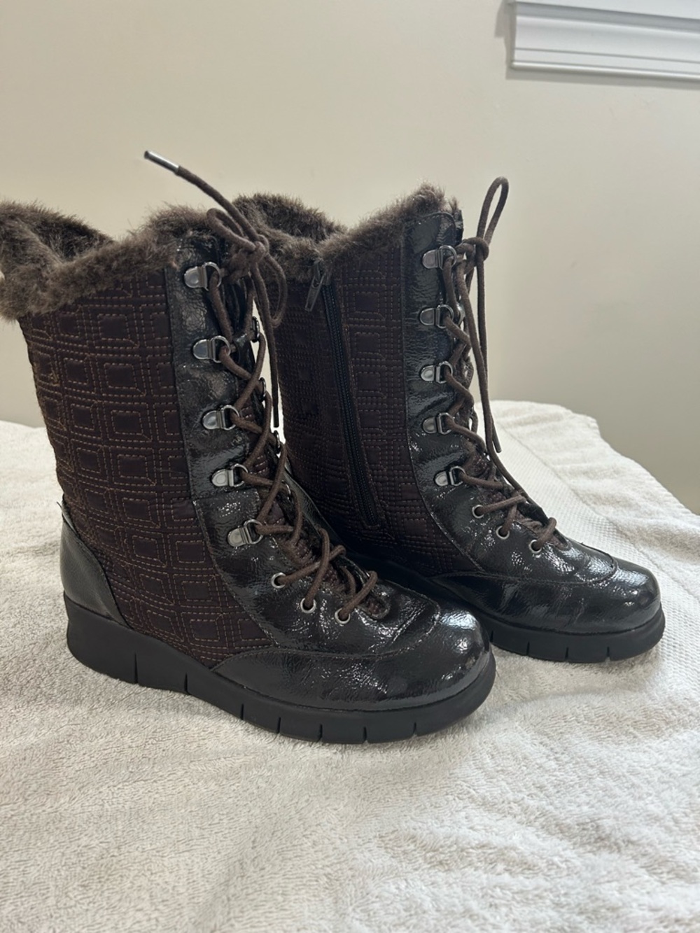 Women’s enamel combo winter memory foam size 7.5